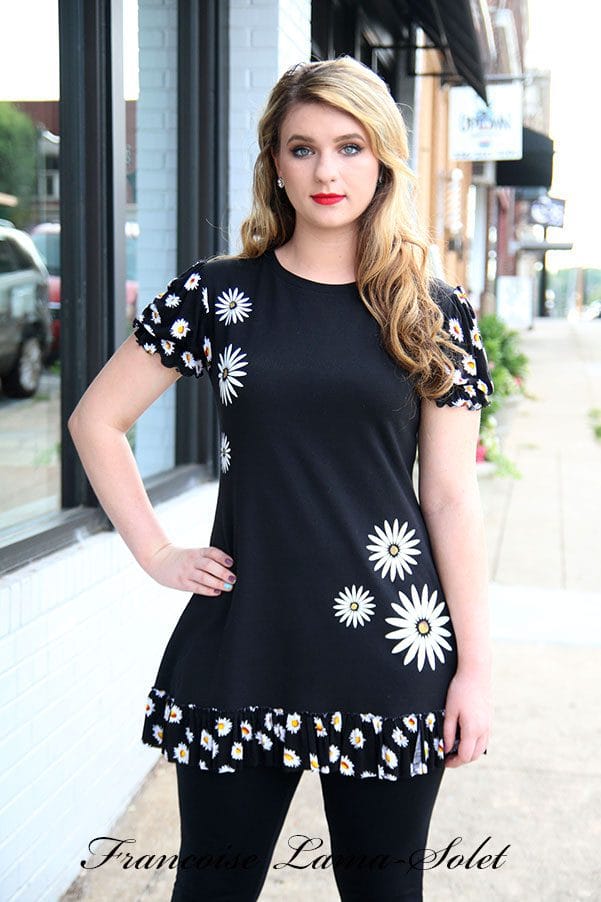 Women ruffle tunic with puff sleeves handmade with a black jersey and a daisy print jersey, and hand printed with white daisy flowers.